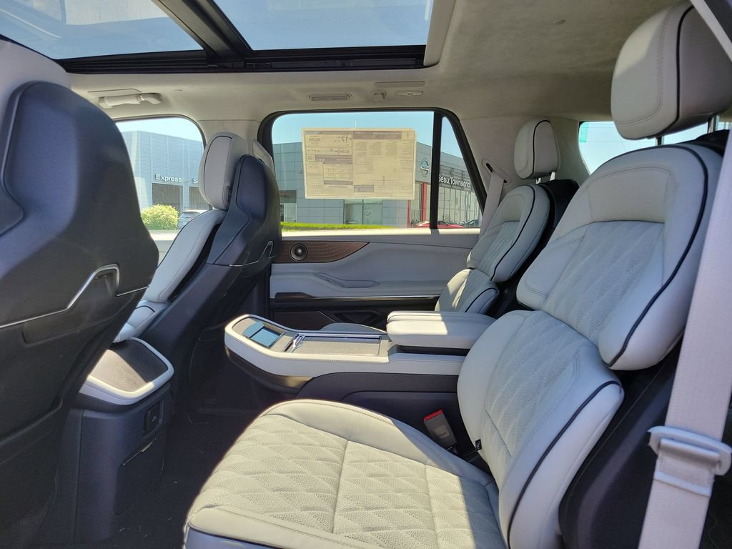 New 2026 Lincoln Navigator Black Label AWD/4WD image 14