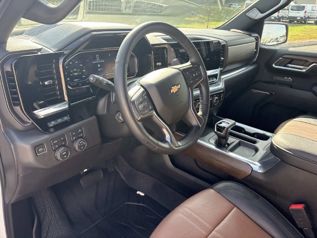Used 2023 Chevrolet Silverado 1500 High Country w/ Technology Package AWD/4WD image 17