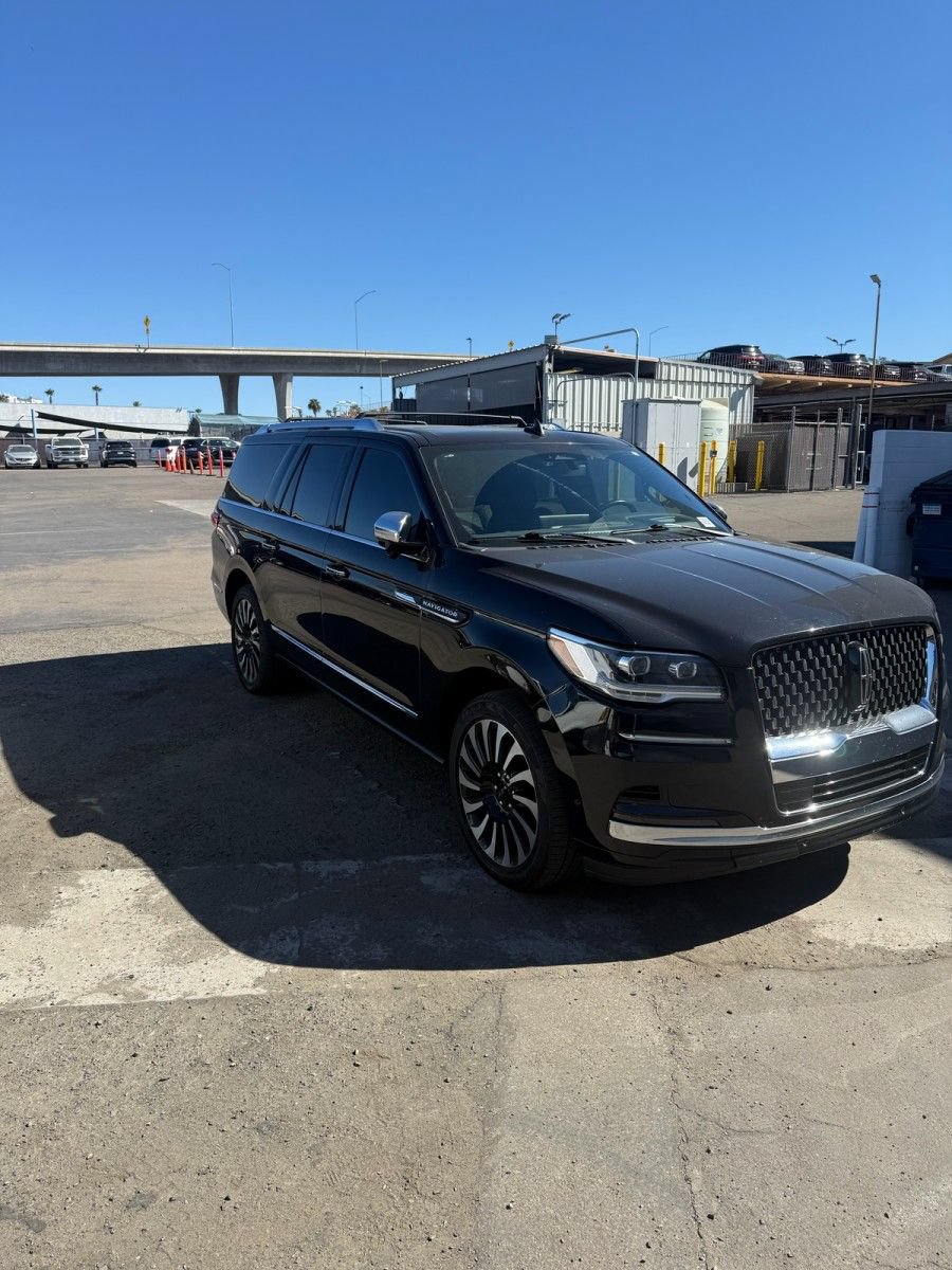 Certified 2023 Lincoln Navigator L Black Label AWD/4WD image 4