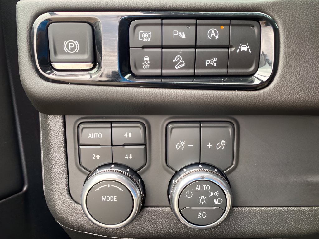 Used 2025 GMC Yukon XL AT4 w/ LPO, Floor Liner Package AWD/4WD image 21