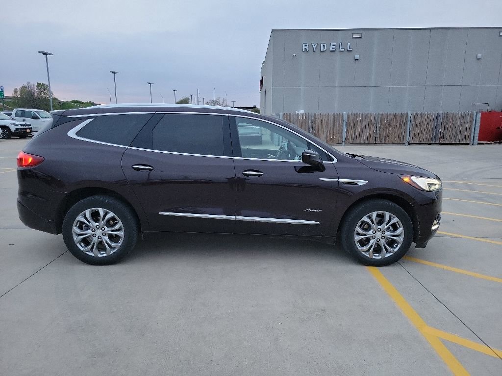 Used 2021 Buick Enclave Avenir AWD/4WD image 2