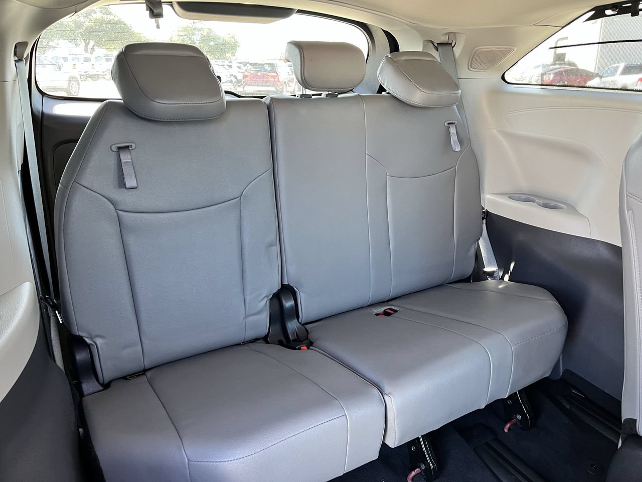 Used 2024 Toyota Sienna Limited FWD image 26