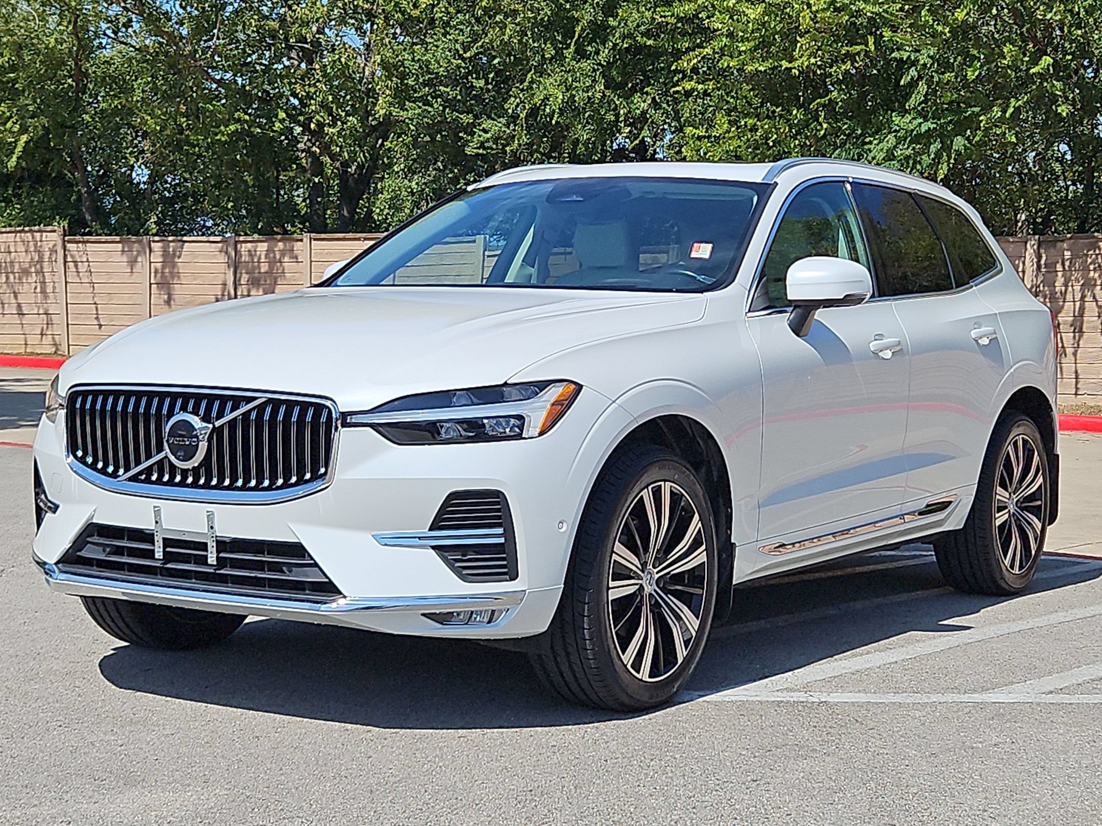 Used 2022 Volvo XC60 B5 Inscription w/ Advanced Package FWD image 7