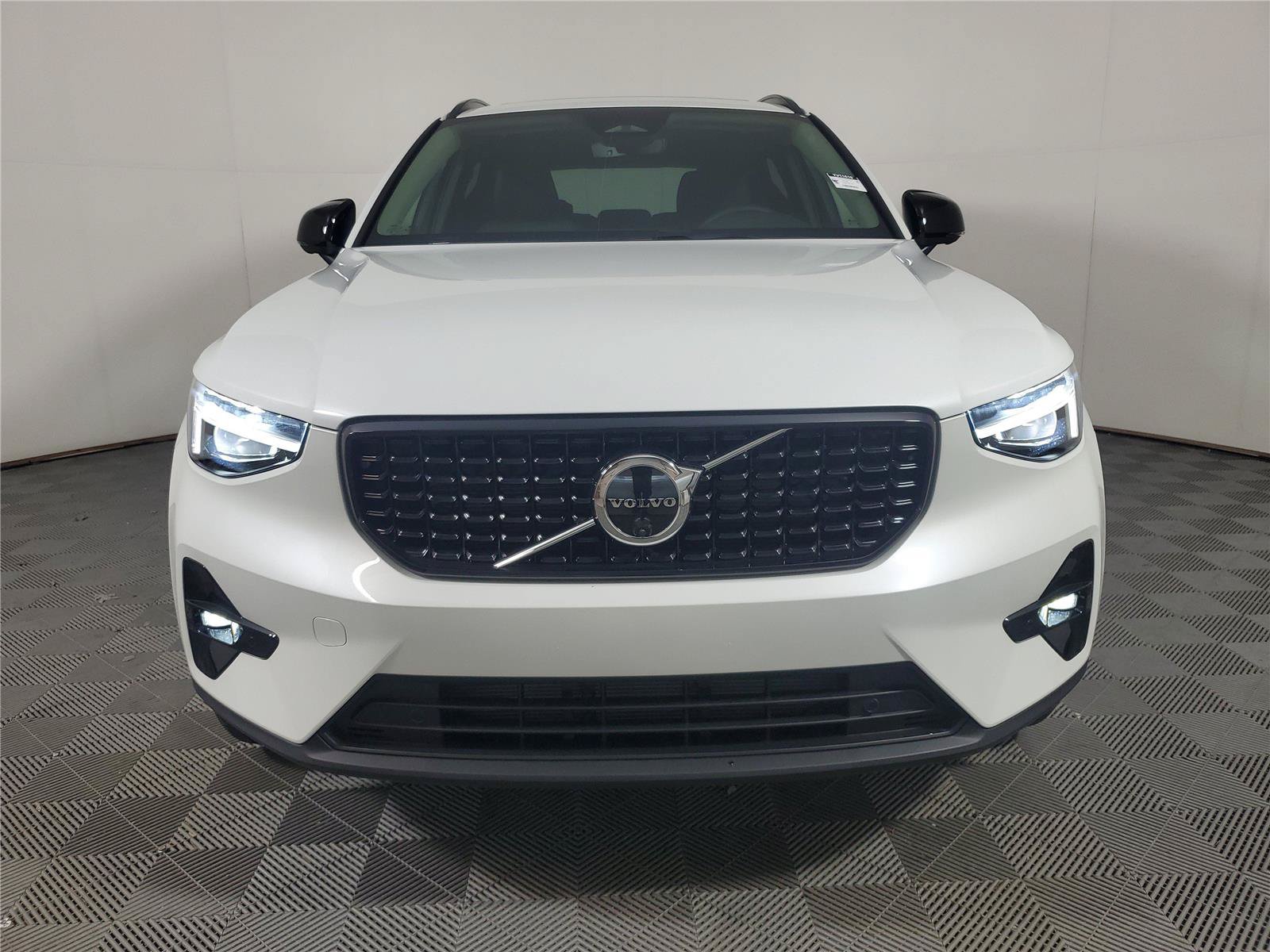 New 2026 Volvo XC40 B5 Plus w/ Climate Package AWD/4WD image 2