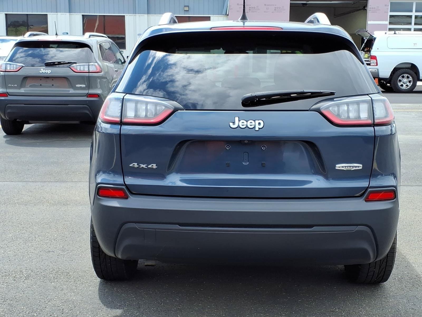 Used 2020 Jeep Cherokee Latitude AWD/4WD image 6