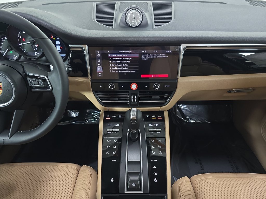 Certified 2026 Porsche Macan AWD/4WD image 16