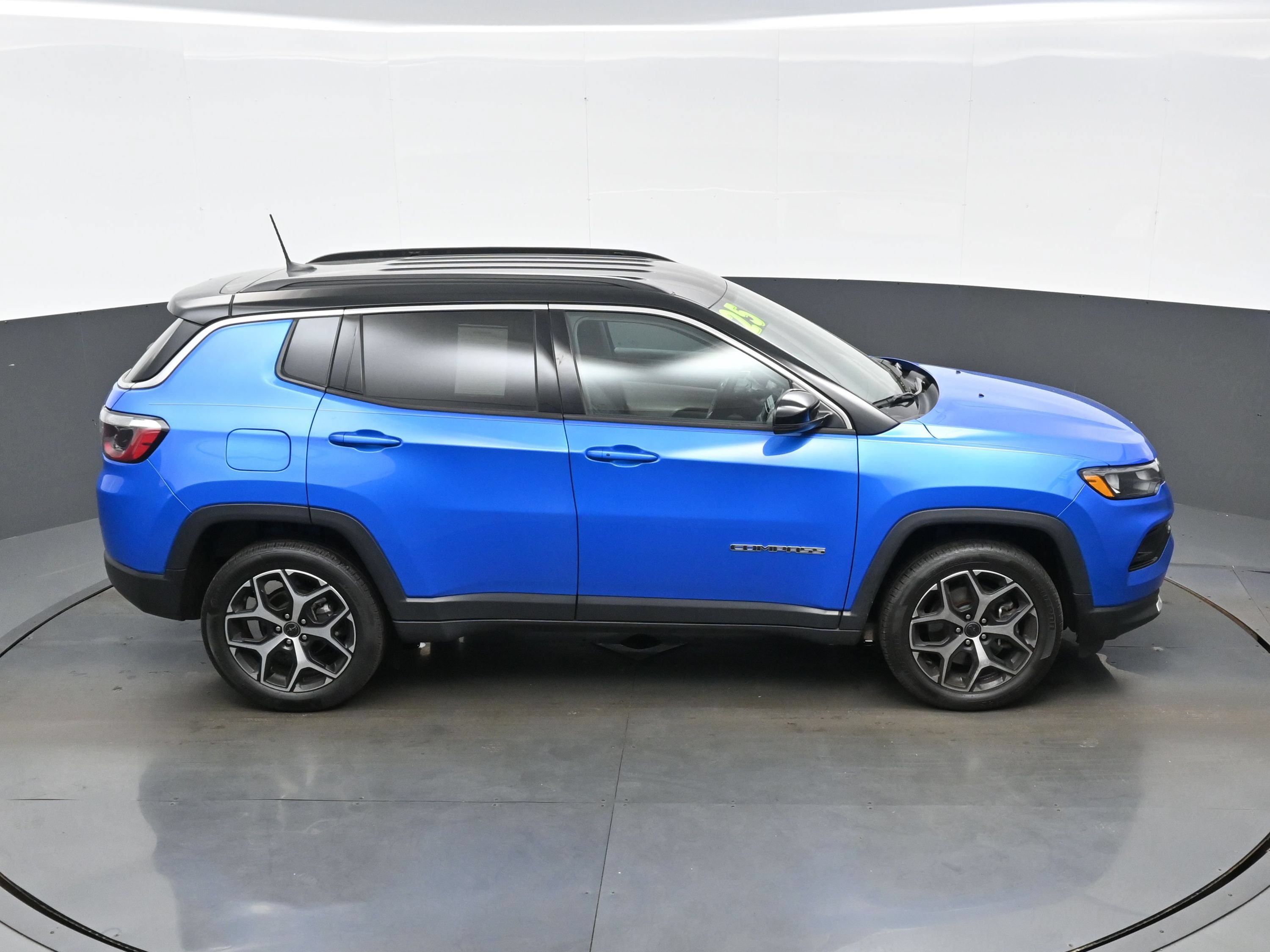 Used 2025 Jeep Compass Limited AWD/4WD image 36