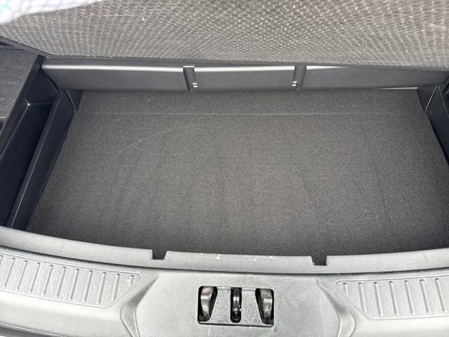 Used 2023 Ford Explorer XLT w/ Equipment Group 202A image 27