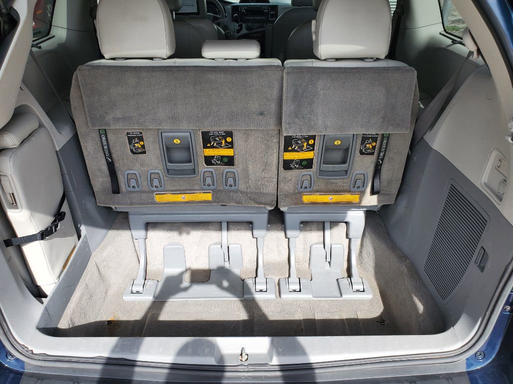 Used 2012 Toyota Sienna XLE FWD image 33