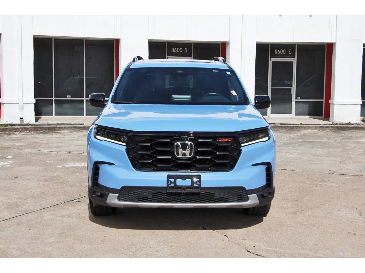 Used 2025 Honda Pilot TrailSport image 2