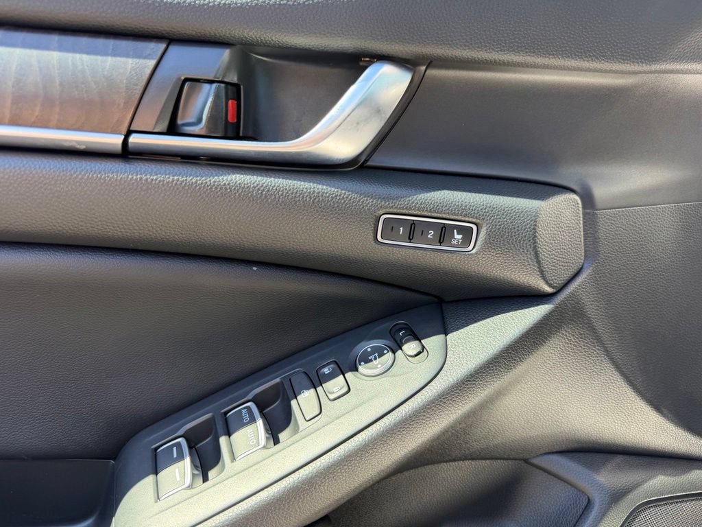 Used 2018 Honda Accord Touring image 13