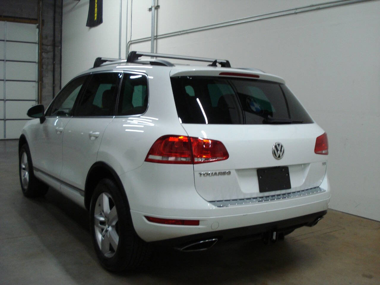 Used 2013 Volkswagen Touareg Sport image 5