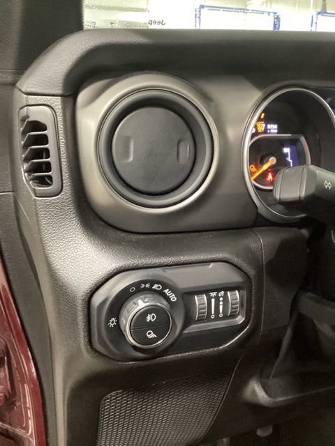 Certified 2022 Jeep Gladiator Sport image 22