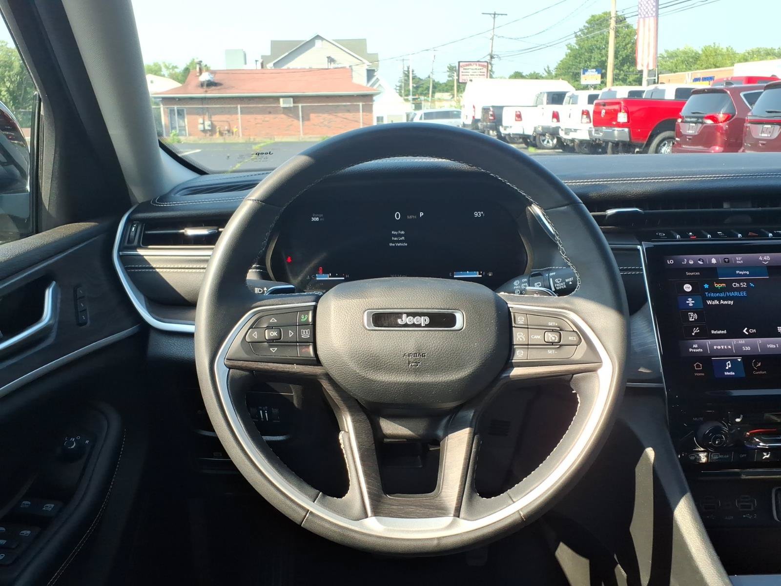Certified 2023 Jeep Grand Cherokee Limited w/ Black Appearance Package AWD/4WD image 19