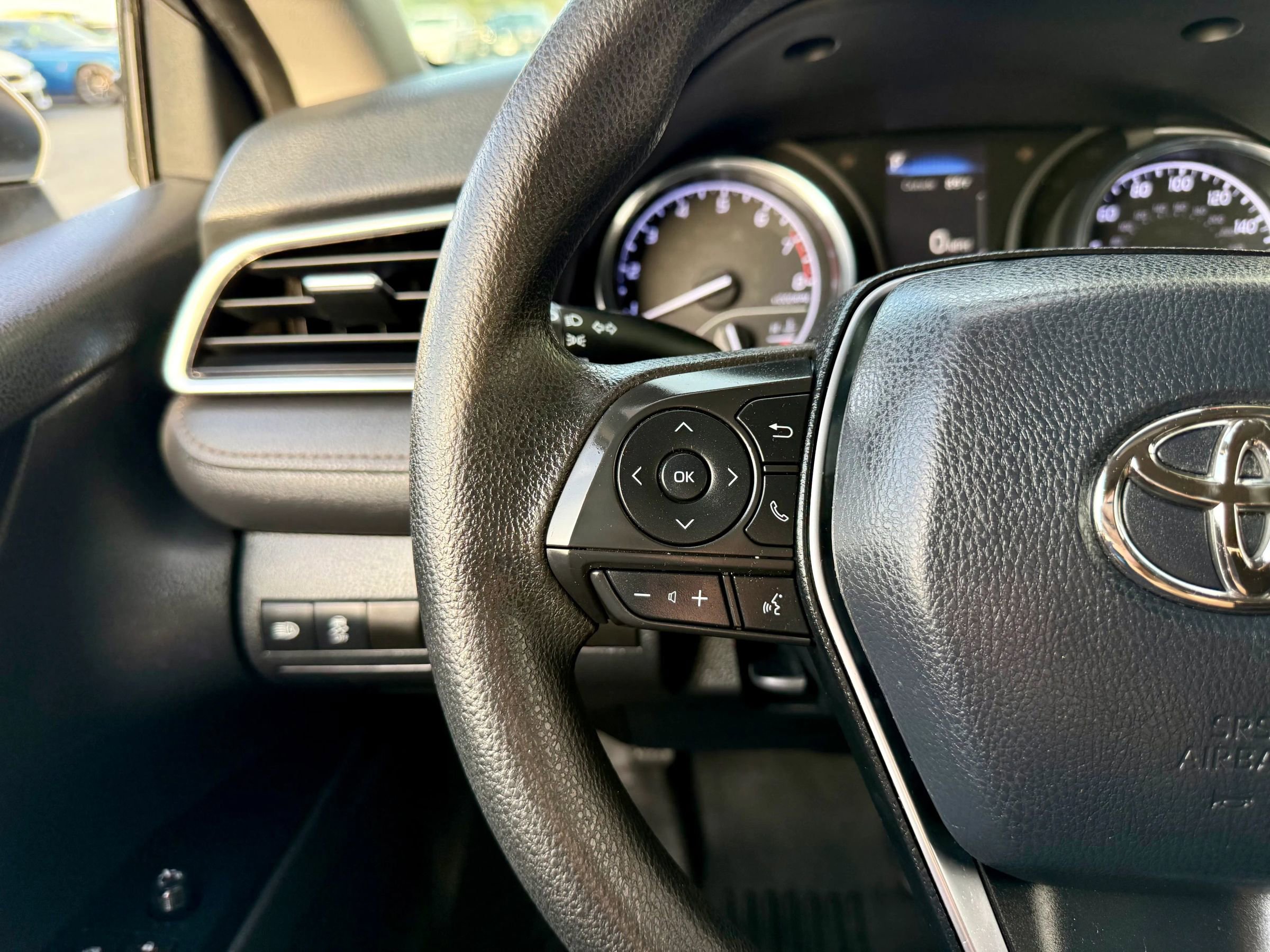 Used 2018 Toyota Camry LE FWD image 19