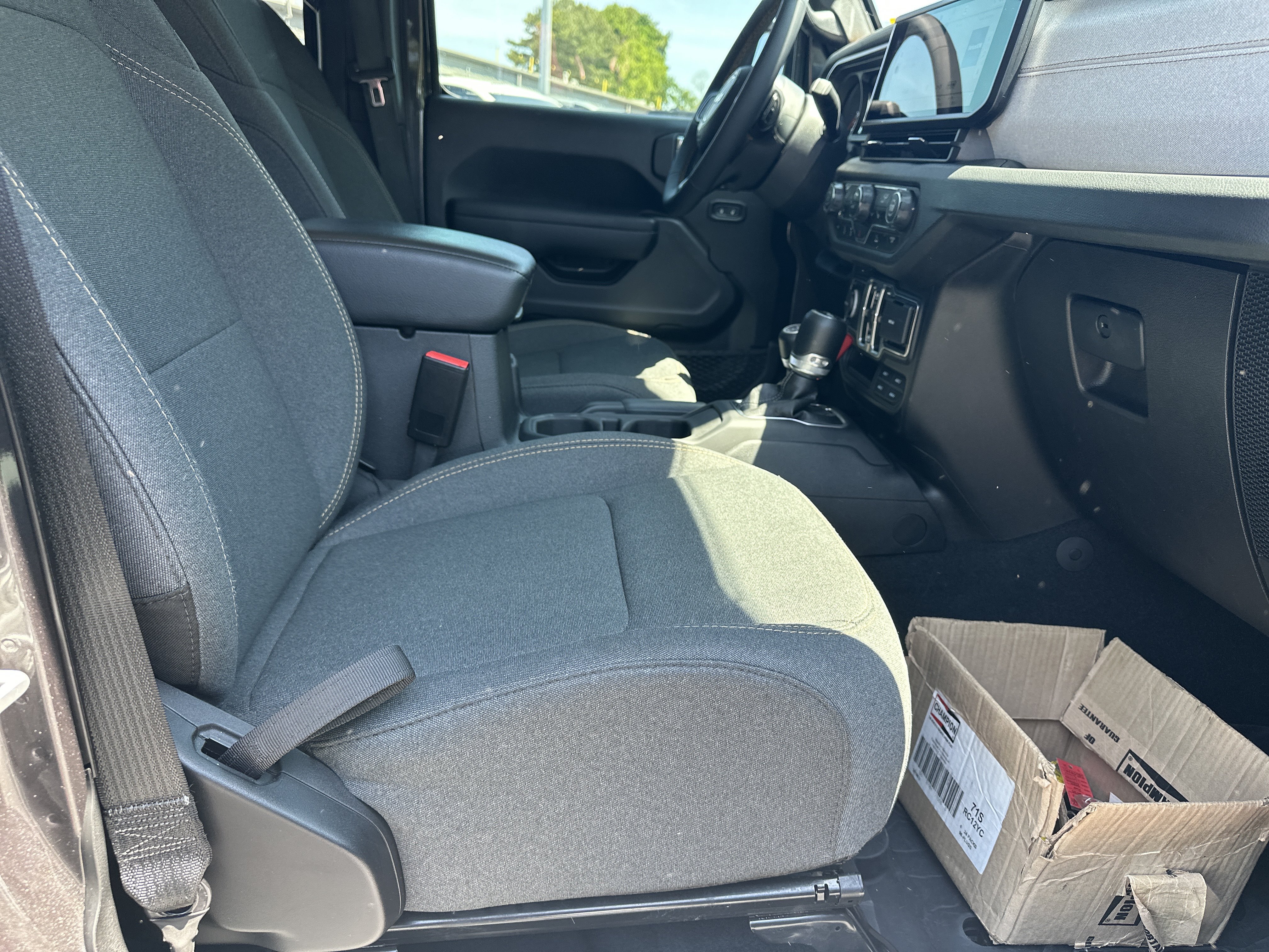 Used 2024 Jeep Wrangler Unlimited Sport AWD/4WD image 16
