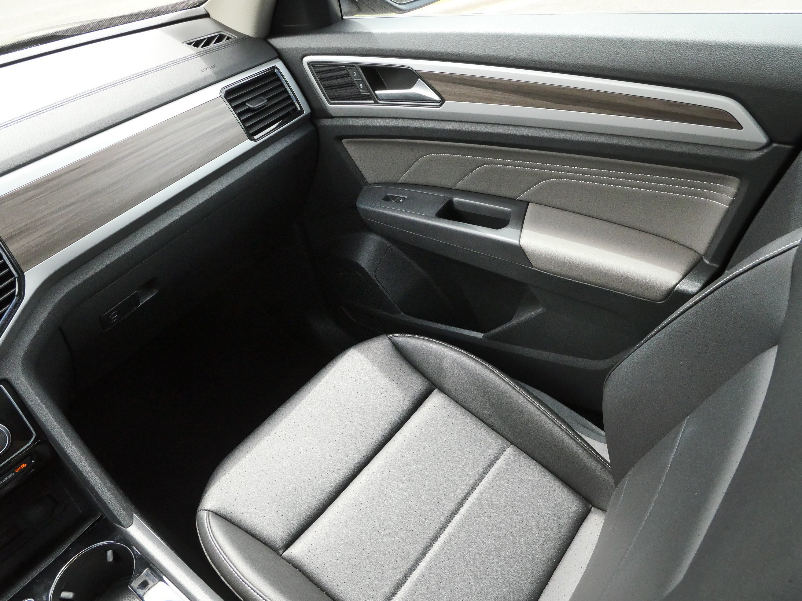 Used 2023 Volkswagen Atlas SEL AWD/4WD image 11