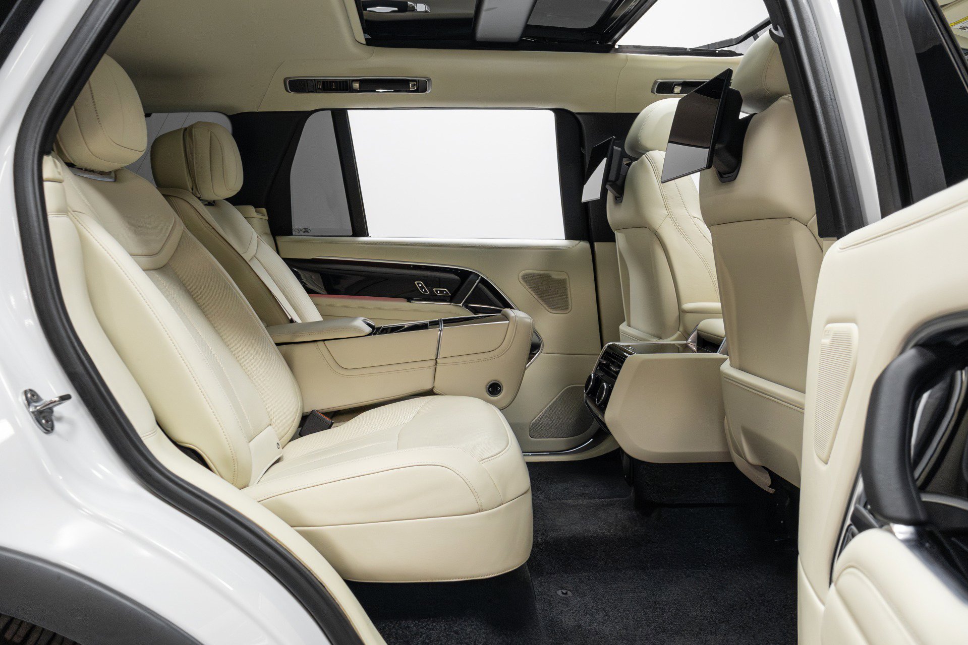 Used 2023 Land Rover Range Rover Long Wheelbase Autobiography image 22