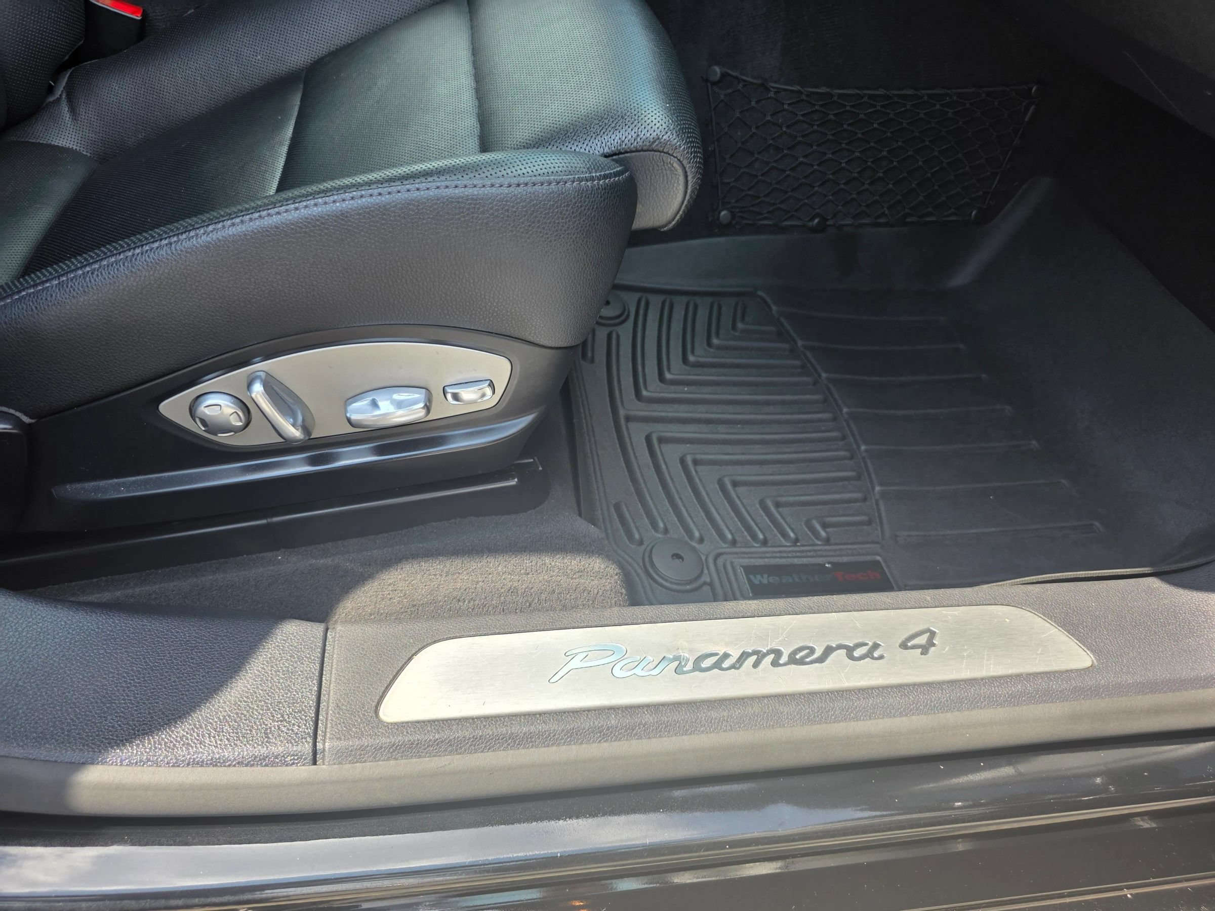 Used 2015 Porsche Panamera 4 AWD/4WD image 32