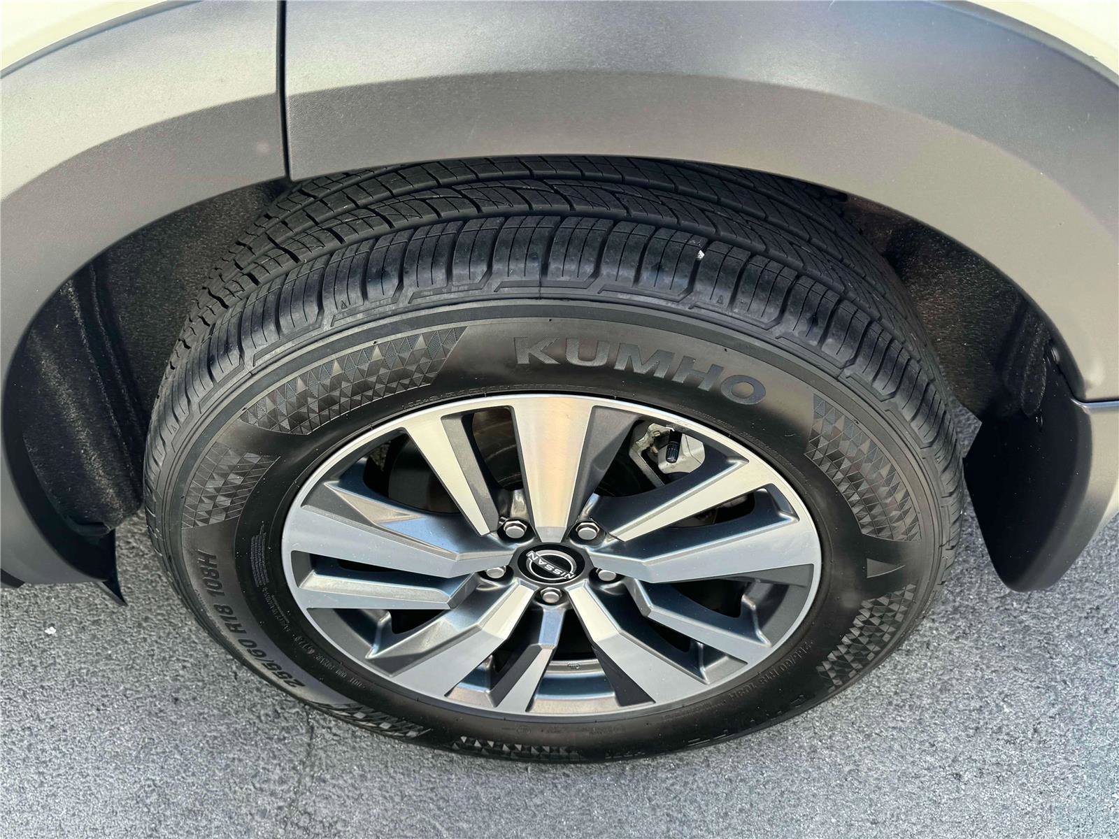 Used 2024 Nissan Pathfinder SL image 14