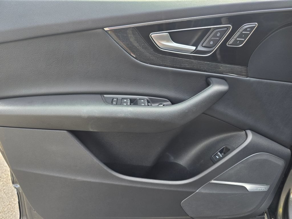 Used 2019 Audi Q7 3.0T Prestige w/ Prestige Package AWD/4WD image 26