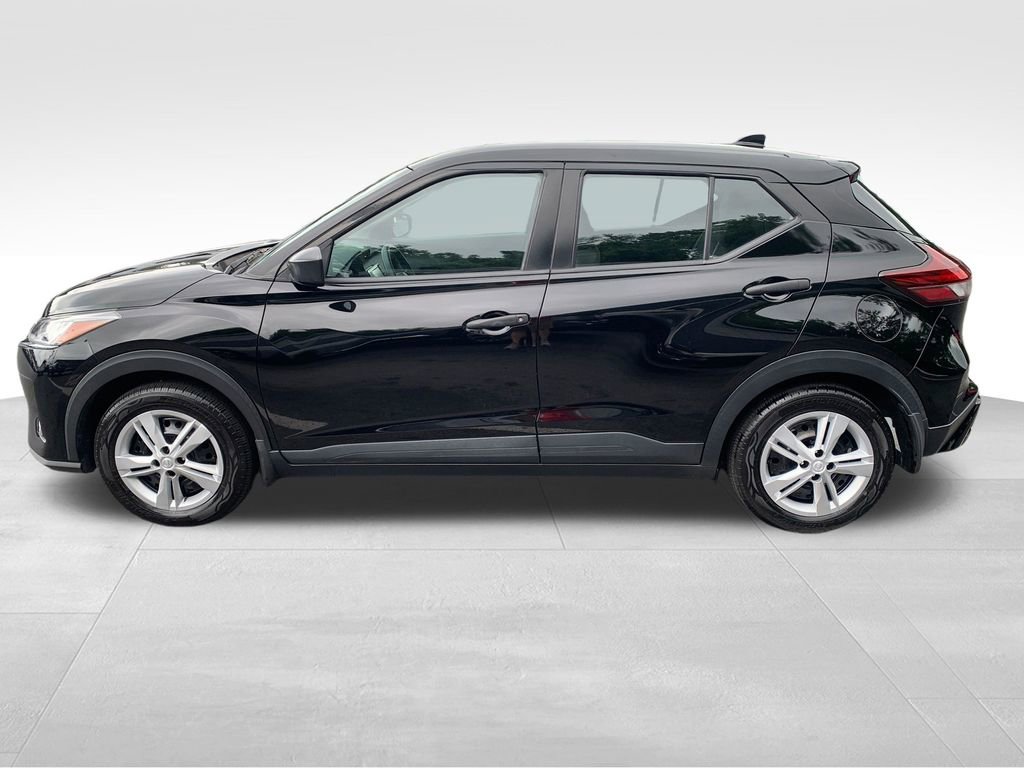 Used 2022 Nissan Kicks S FWD image 2