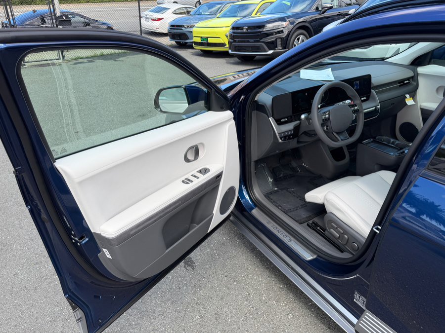 Used 2026 Hyundai Ioniq 5 Limited AWD/4WD image 9