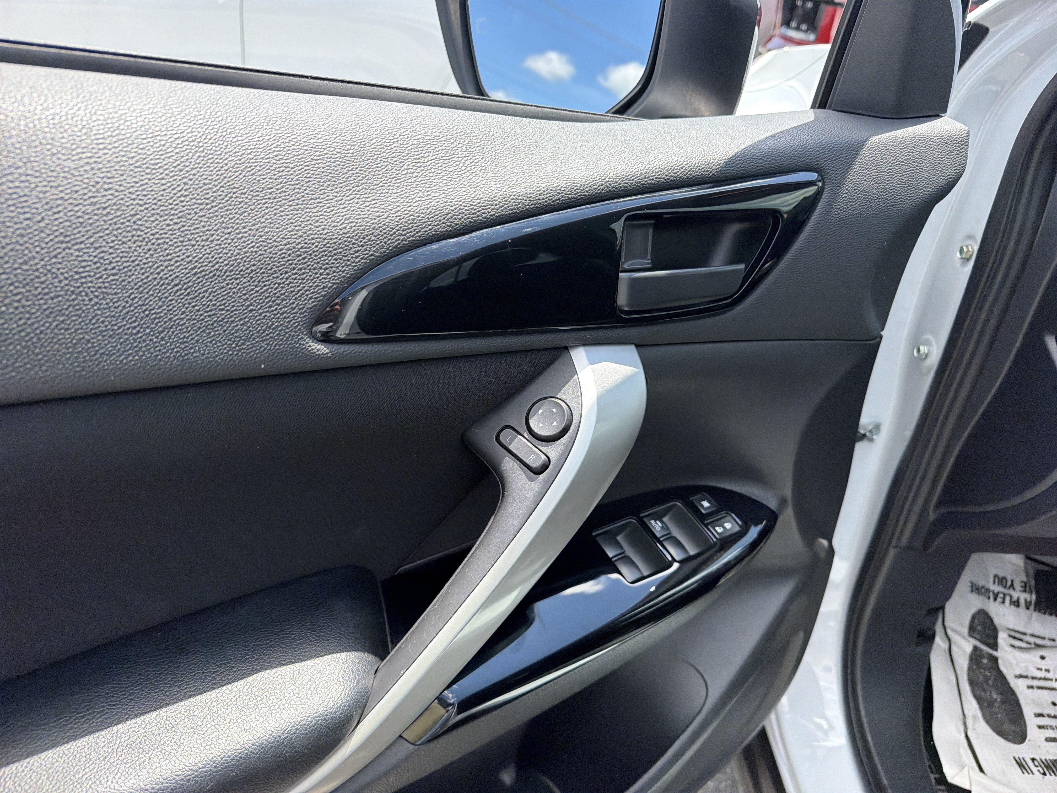 Used 2024 Mitsubishi Eclipse Cross LE AWD/4WD image 15