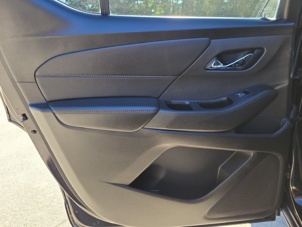 Used 2020 Chevrolet Traverse LS w/ LPO, Floor Liner Package FWD image 8