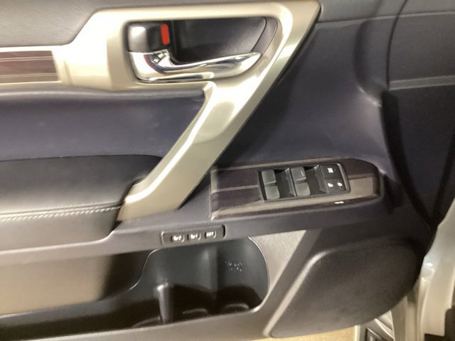 Used 2021 Lexus GX 460 Premium w/ Accessory Package AWD/4WD image 11