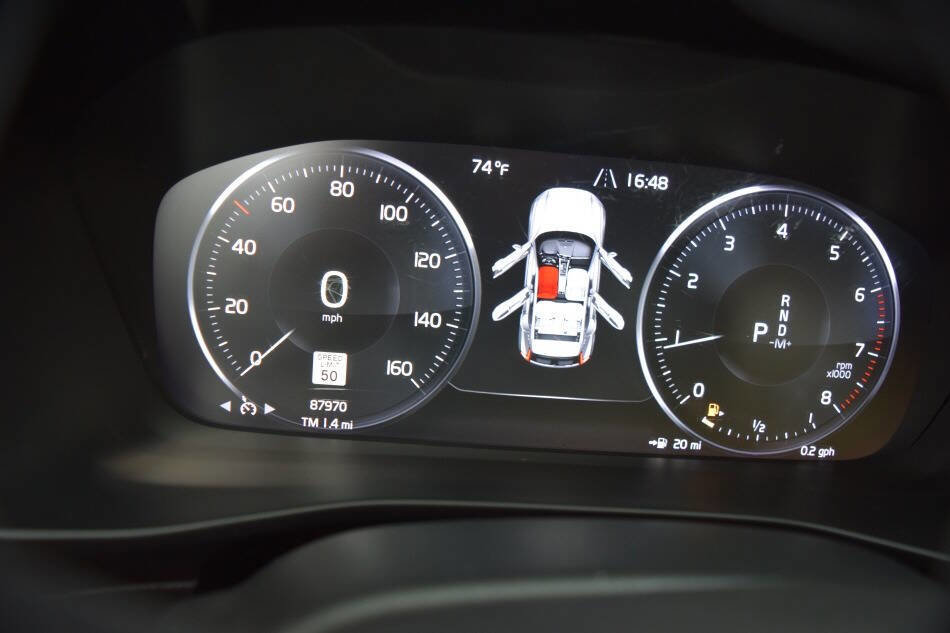 Used 2020 Volvo XC40 T5 Momentum w/ Protection Package Premier image 68