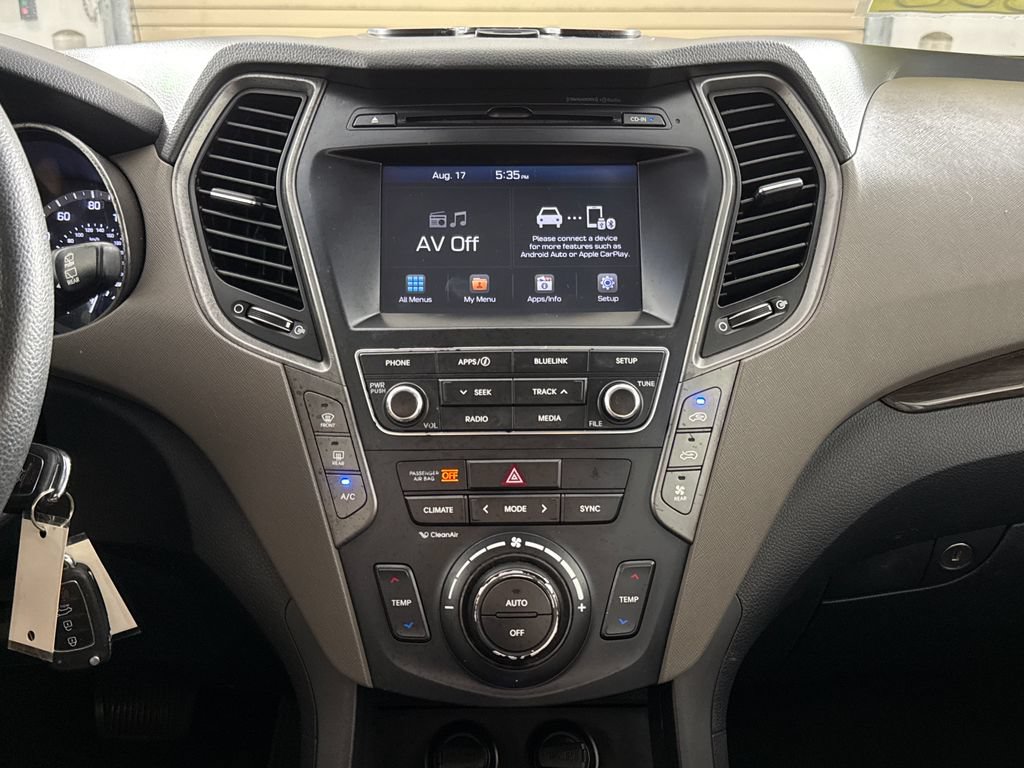 Used 2018 Hyundai Santa Fe SE FWD image 17