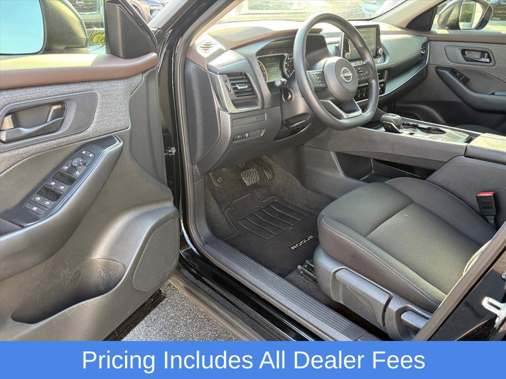 Used 2023 Nissan Rogue S FWD image 17