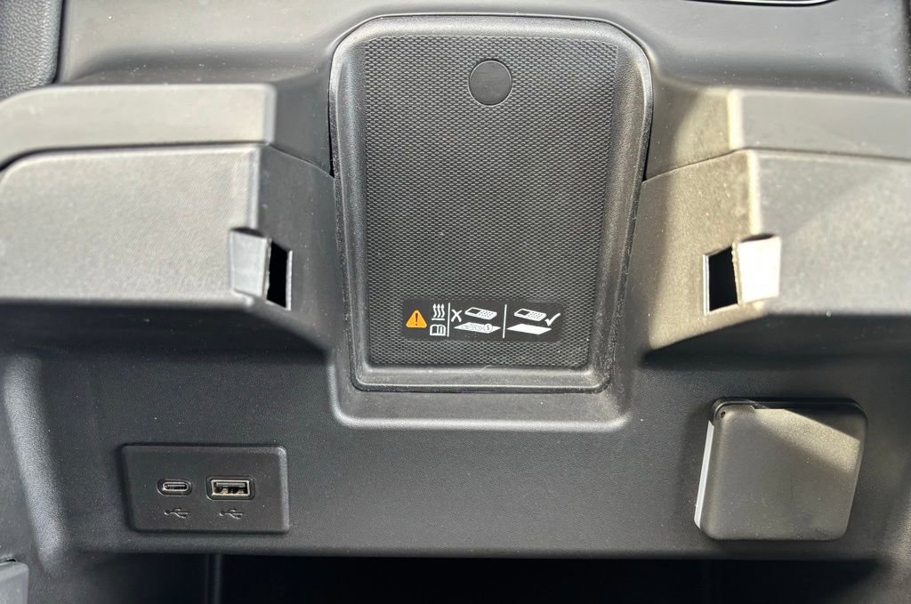 Used 2025 GMC Sierra 2500 AT4 w/ Technology Package image 32