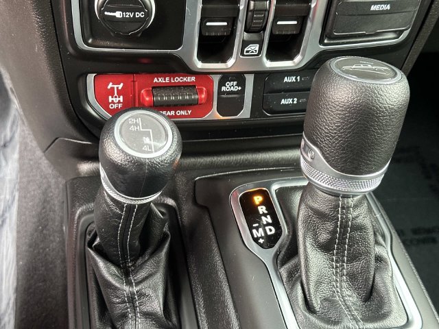 Used 2025 Jeep Gladiator Sport AWD/4WD image 16