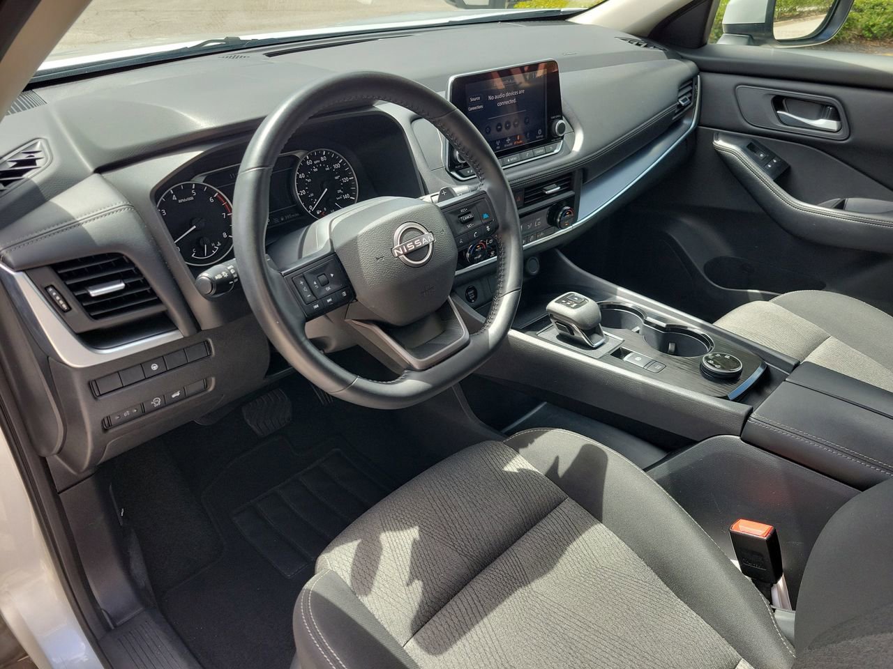 Used 2025 Nissan Rogue SV AWD/4WD image 16