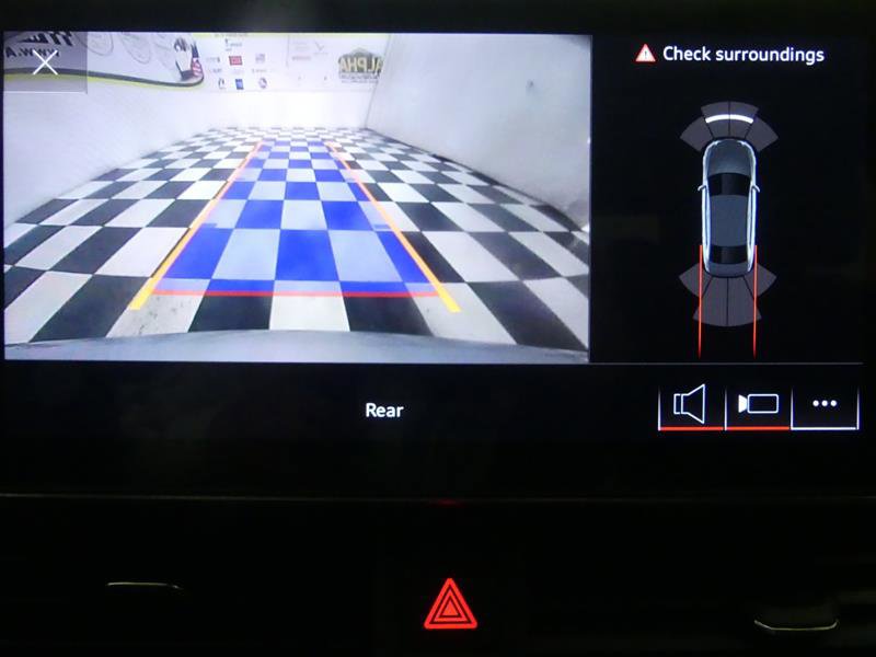 Used 2023 Audi A4 2.0T Premium w/ Convenience Package image 9