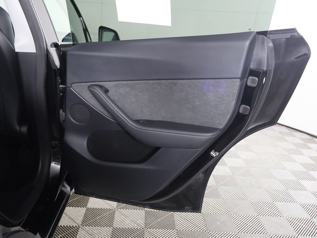 Used 2023 Tesla Model Y Long Range AWD/4WD image 27