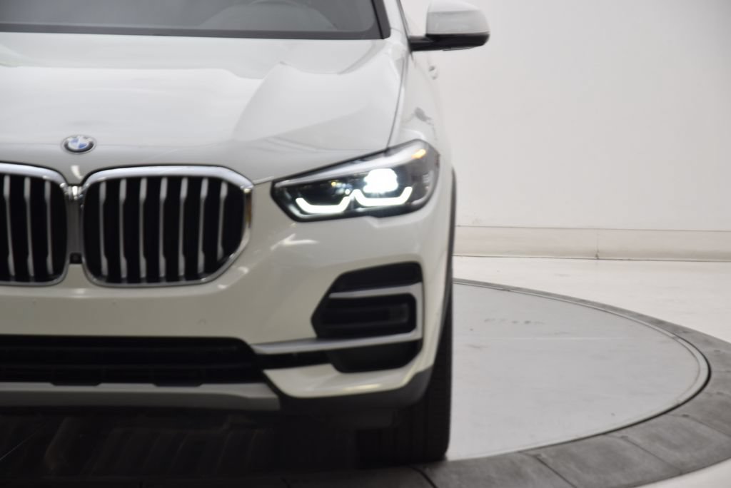 Used 2022 BMW X5 xDrive40i w/ Parking Assistance Package AWD/4WD image 10