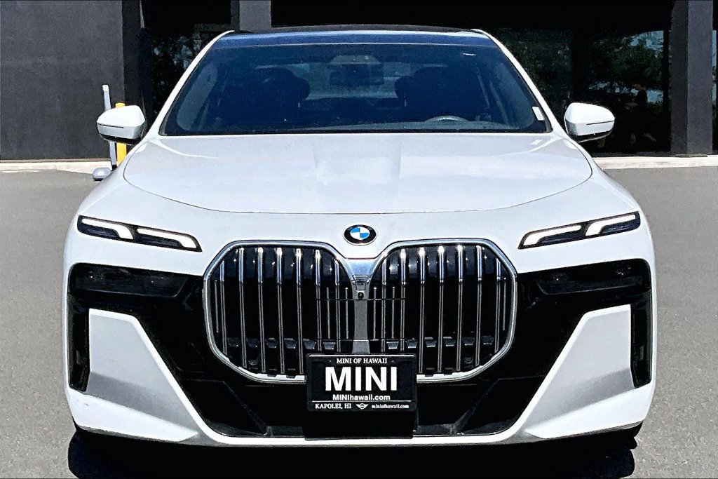 Used 2023 BMW 740i RWD image 3