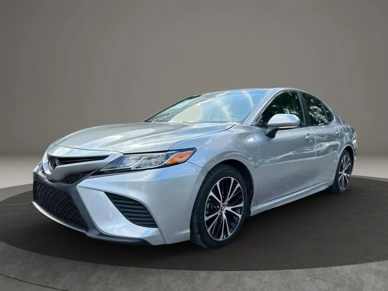 Used 2018 Toyota Camry SE w/ Convenience Package