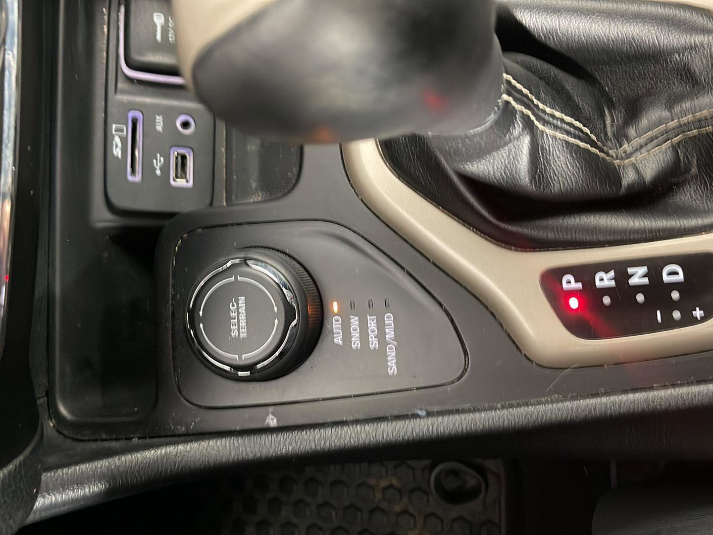 Used 2016 Jeep Cherokee Limited image 19