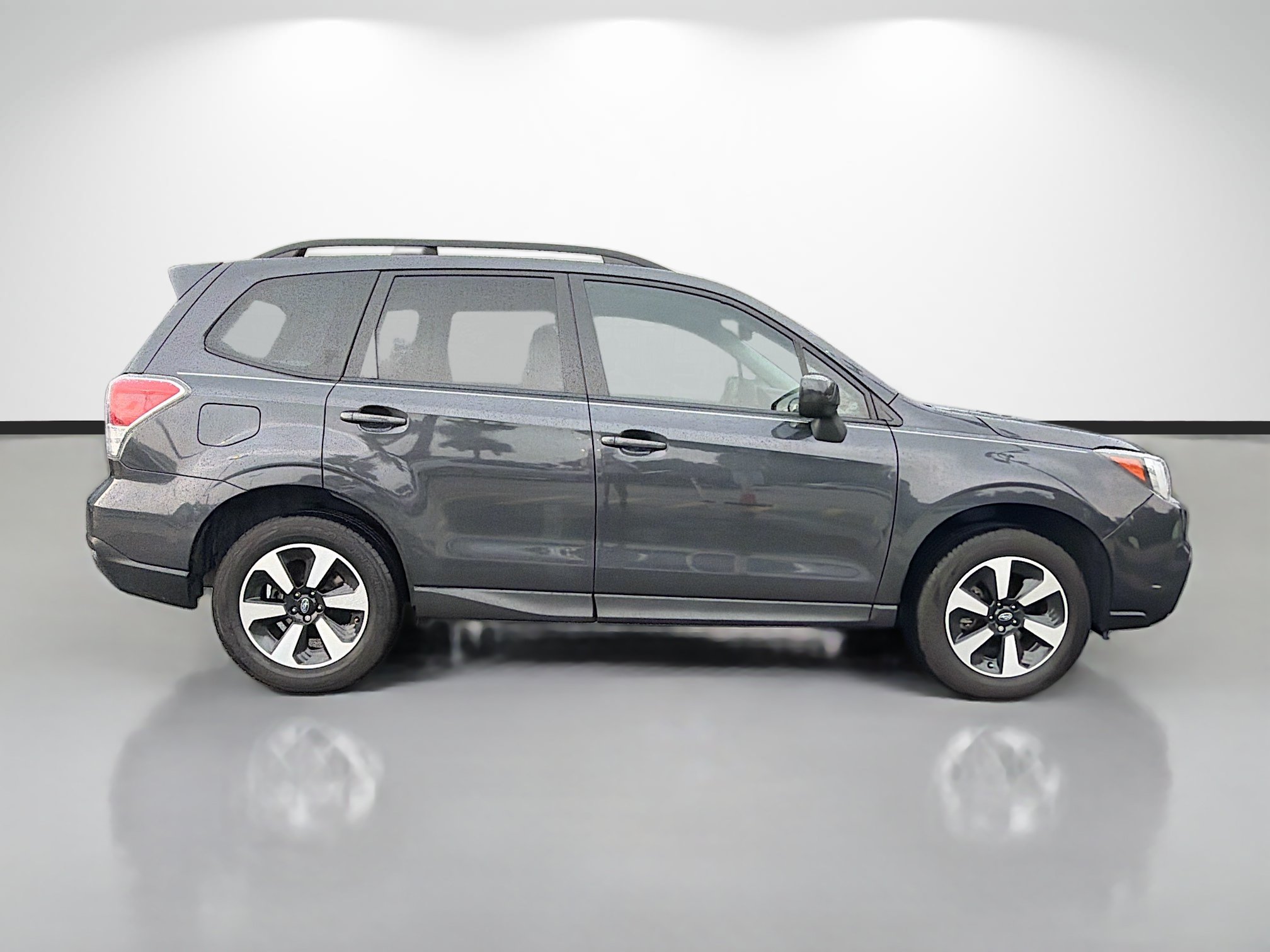 Used 2018 Subaru Forester 2.5i Premium AWD/4WD image 2