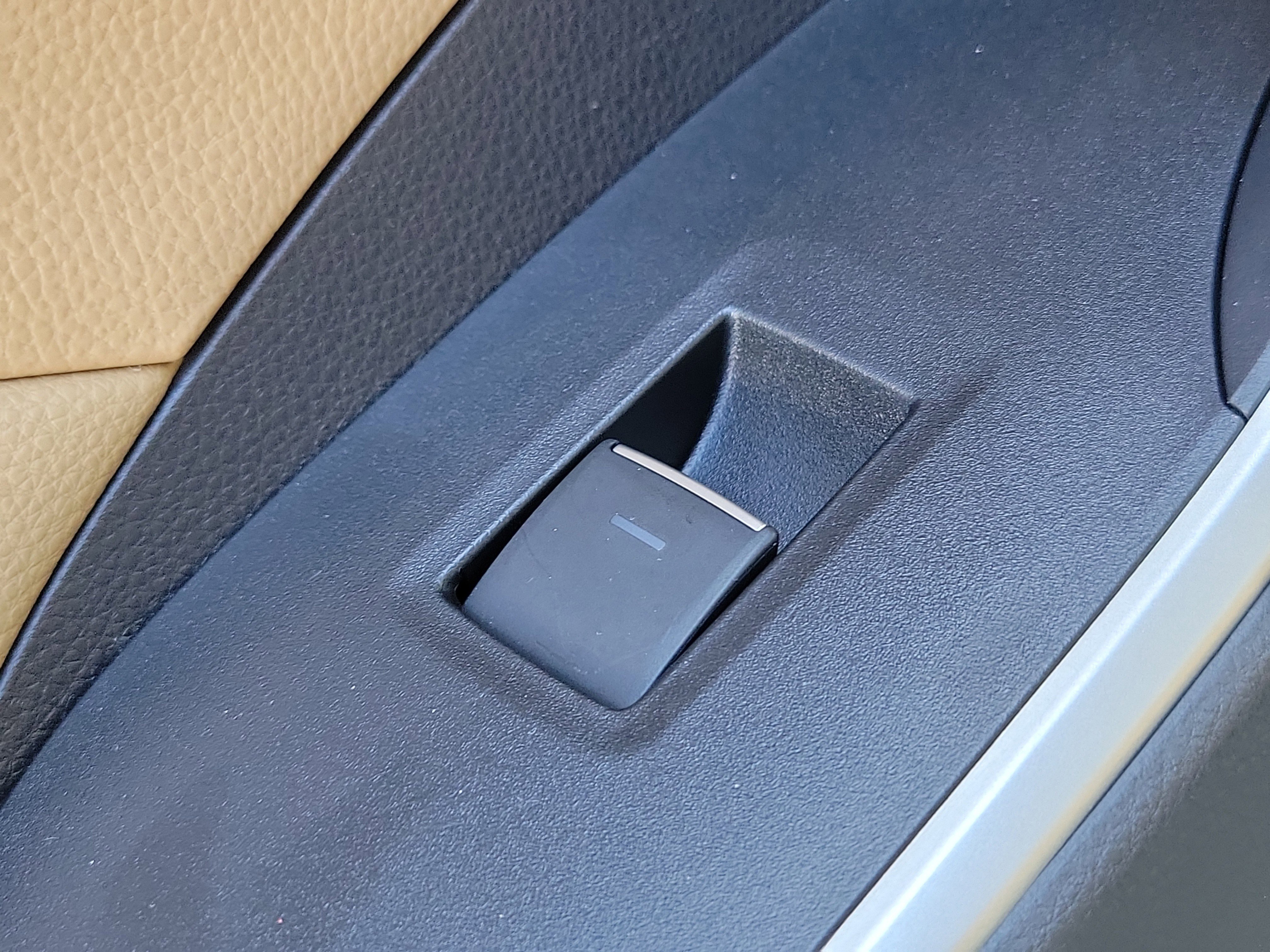 Used 2022 Toyota RAV4 XLE Premium image 17