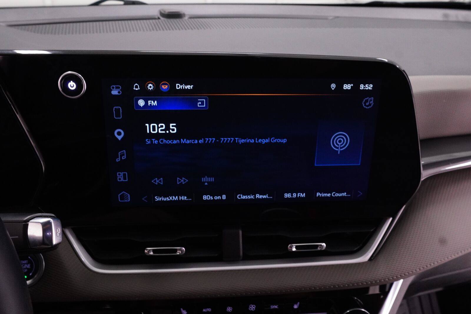 Used 2025 Chevrolet Equinox LT w/ Convenience Package II FWD image 14