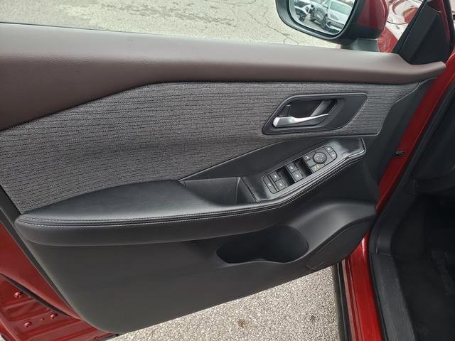 Used 2023 Nissan Rogue SV image 12