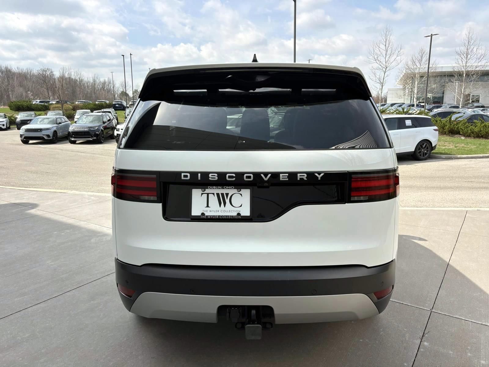 Used 2025 Land Rover Discovery S AWD/4WD image 6