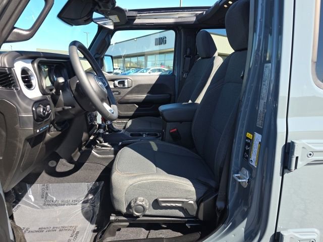 Used 2025 Jeep Wrangler Unlimited Sahara w/ Safety Group AWD/4WD image 11