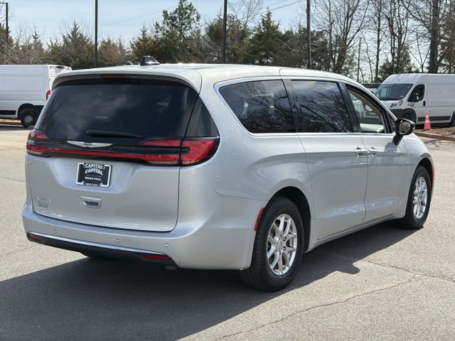 Used 2024 Chrysler Pacifica Touring-L image 12