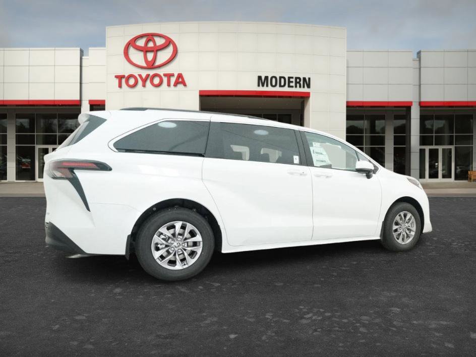 New 2026 Toyota Sienna XLE FWD image 17